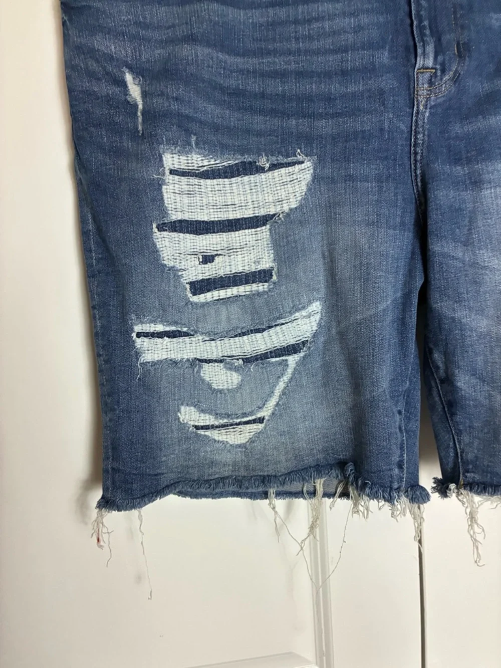American Eagle Outfitters Men’s Distressed Dark Blue Denim Shorts size 48 - Picture 9 of 14